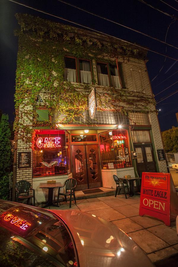 Mcmenamins White Eagle Rock & Roll Hotel Portland Exterior foto